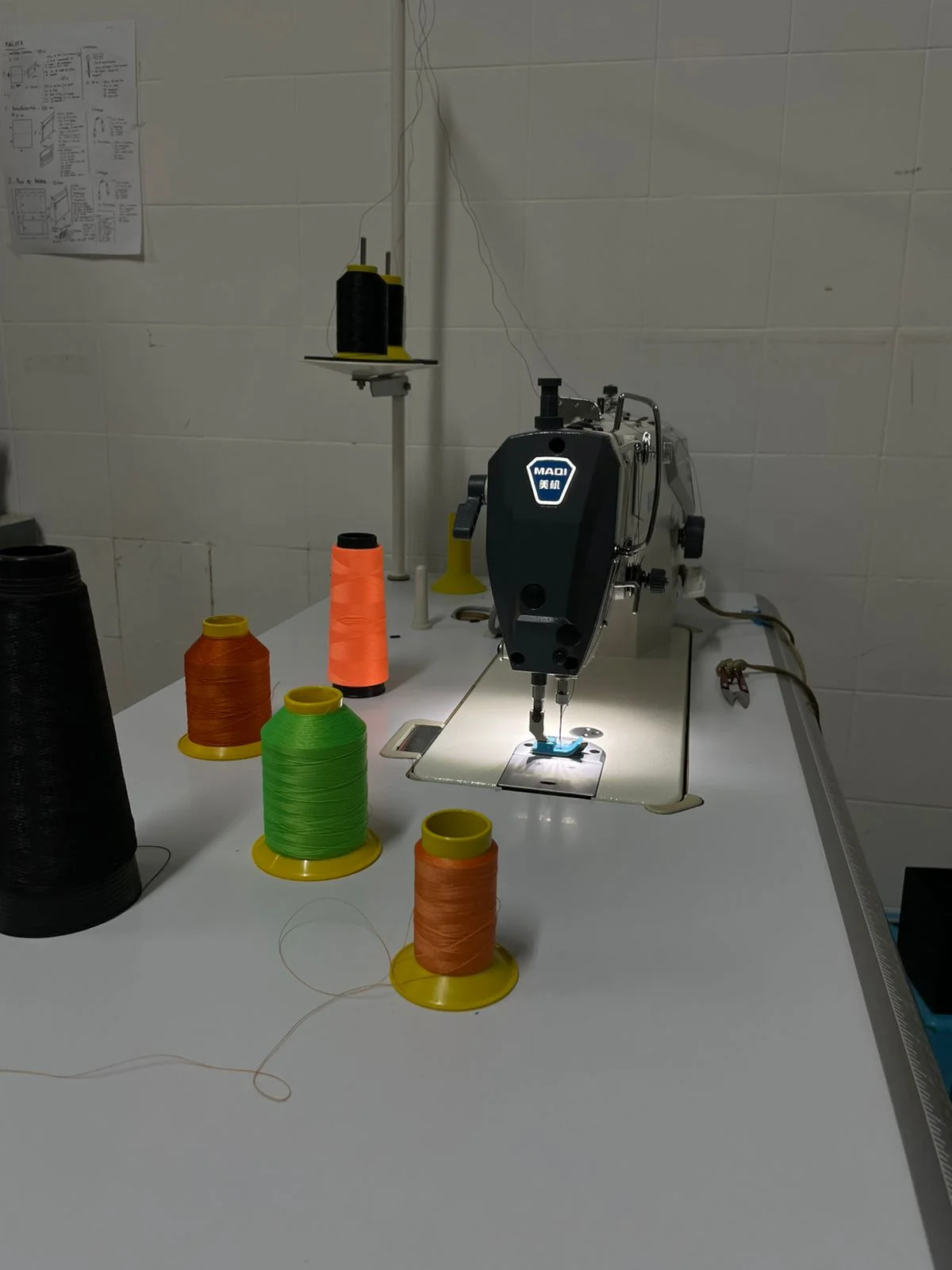 Máquina de costura MALOTA EDC